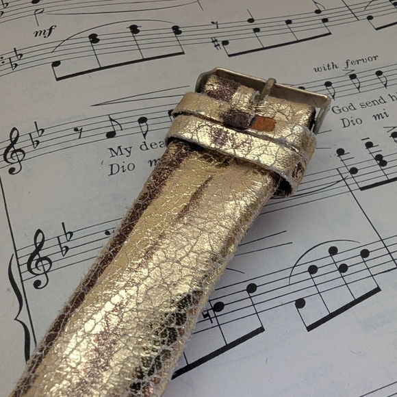 Gold and Black Quartz Watch - Picture 5 of 13